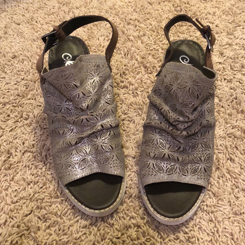 Naughty Monkey Peep-toe Sandal